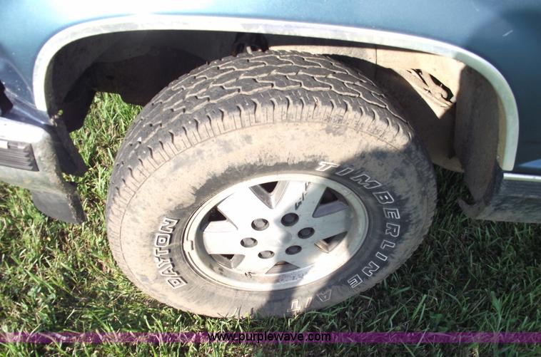 image for item A4084 1990 Chevrolet 1500 pickup truck