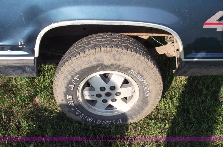 image for item A4084 1990 Chevrolet 1500 pickup truck