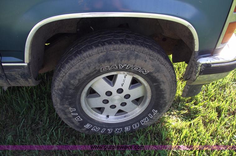 image for item A4084 1990 Chevrolet 1500 pickup truck