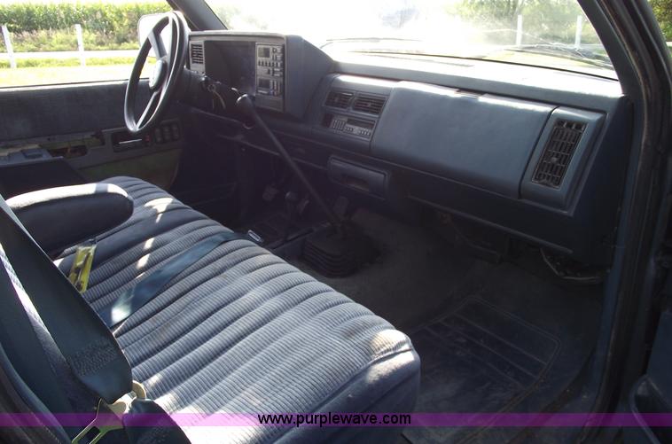 image for item A4084 1990 Chevrolet 1500 pickup truck
