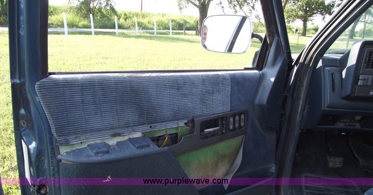 image for item A4084 1990 Chevrolet 1500 pickup truck