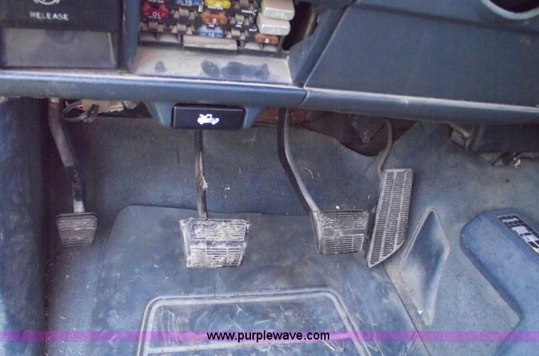 image for item A4084 1990 Chevrolet 1500 pickup truck