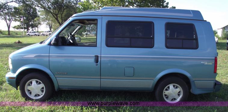 image for item A4085 1995 GMC Safari van