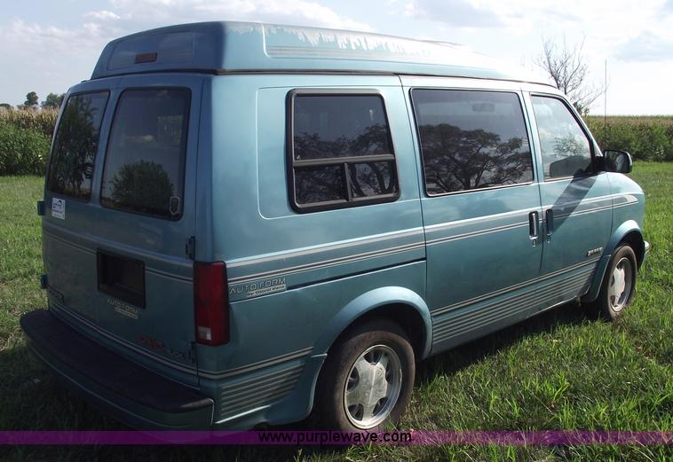image for item A4085 1995 GMC Safari van