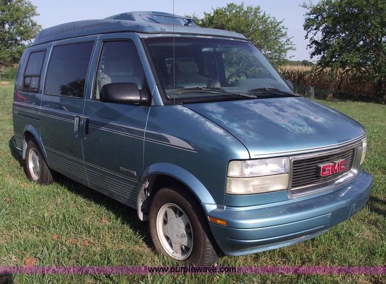 image for item A4085 1995 GMC Safari van