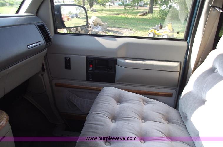 image for item A4085 1995 GMC Safari van