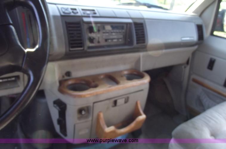 image for item A4085 1995 GMC Safari van