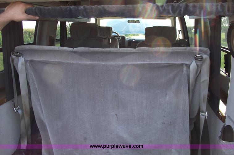 image for item A4085 1995 GMC Safari van