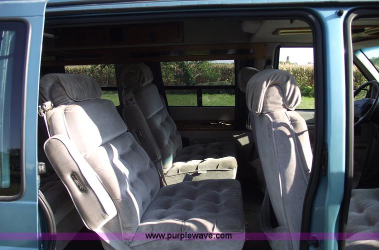 image for item A4085 1995 GMC Safari van