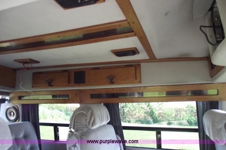 image for item A4085 1995 GMC Safari van