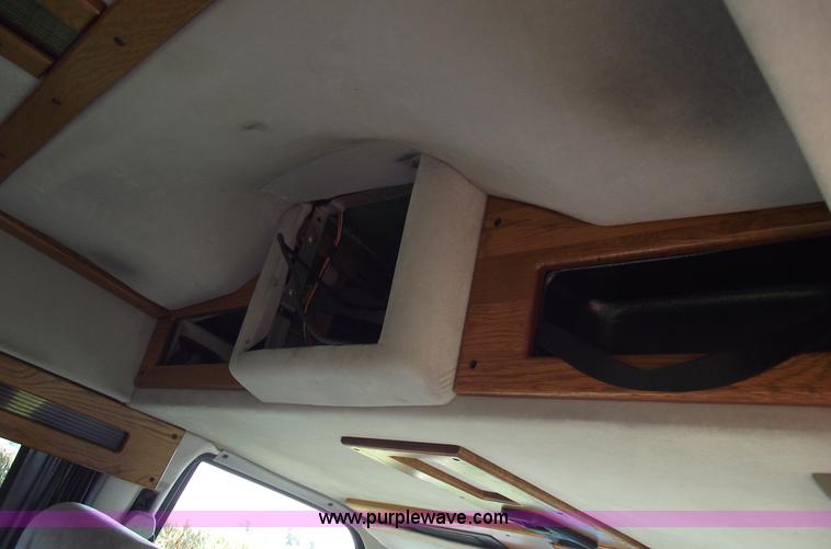 image for item A4085 1995 GMC Safari van