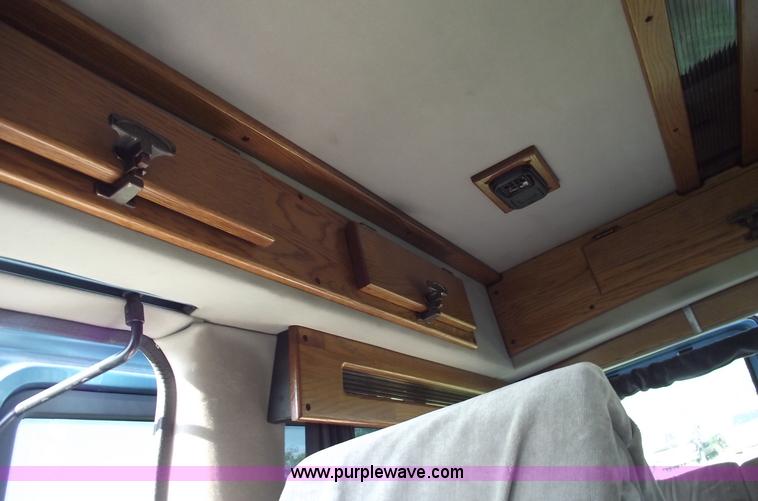 image for item A4085 1995 GMC Safari van