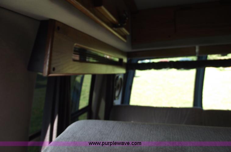 image for item A4085 1995 GMC Safari van