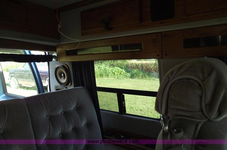 image for item A4085 1995 GMC Safari van