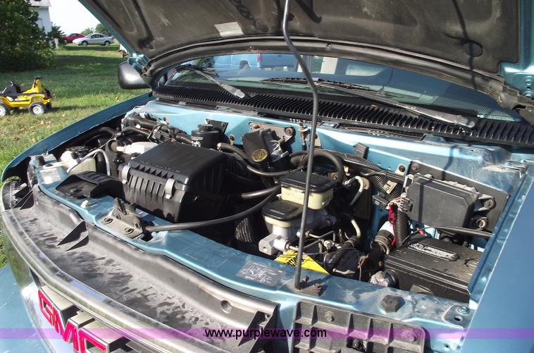 image for item A4085 1995 GMC Safari van