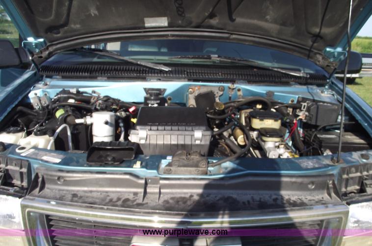 image for item A4085 1995 GMC Safari van
