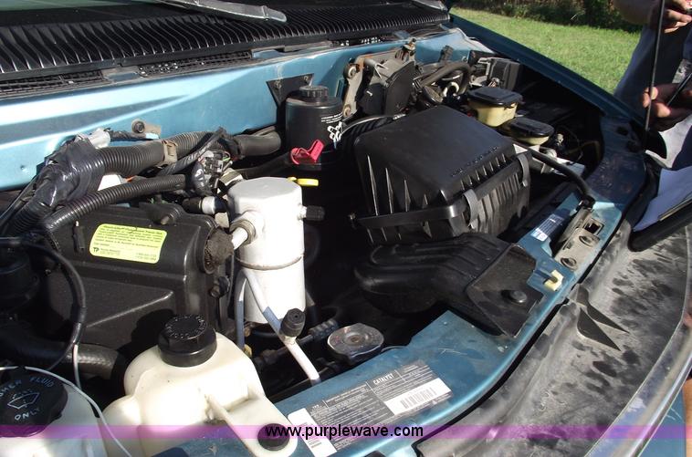 image for item A4085 1995 GMC Safari van