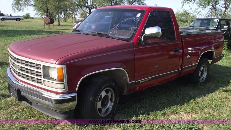 image for item A4086 1991 GMC Sierra 1500 SLE pickup truck