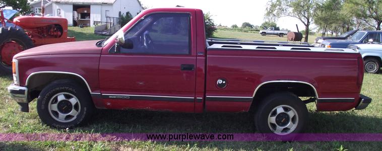 image for item A4086 1991 GMC Sierra 1500 SLE pickup truck