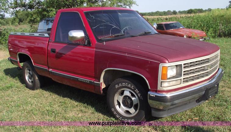 image for item A4086 1991 GMC Sierra 1500 SLE pickup truck