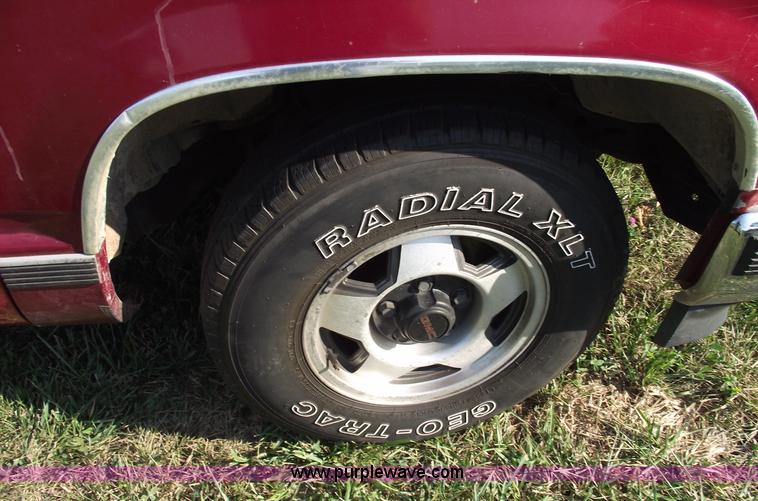 image for item A4086 1991 GMC Sierra 1500 SLE pickup truck