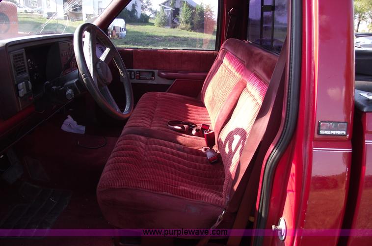 image for item A4086 1991 GMC Sierra 1500 SLE pickup truck
