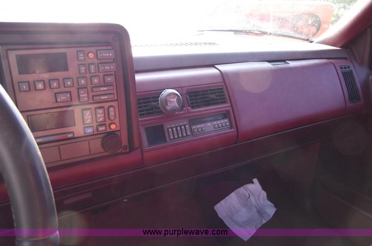 image for item A4086 1991 GMC Sierra 1500 SLE pickup truck