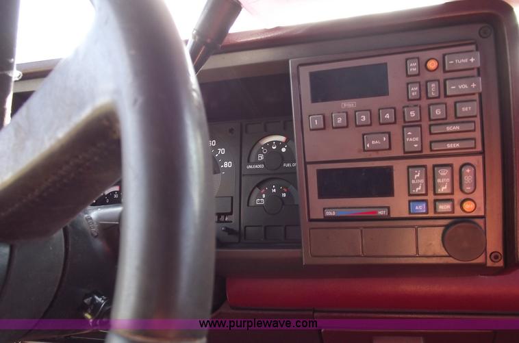 image for item A4086 1991 GMC Sierra 1500 SLE pickup truck