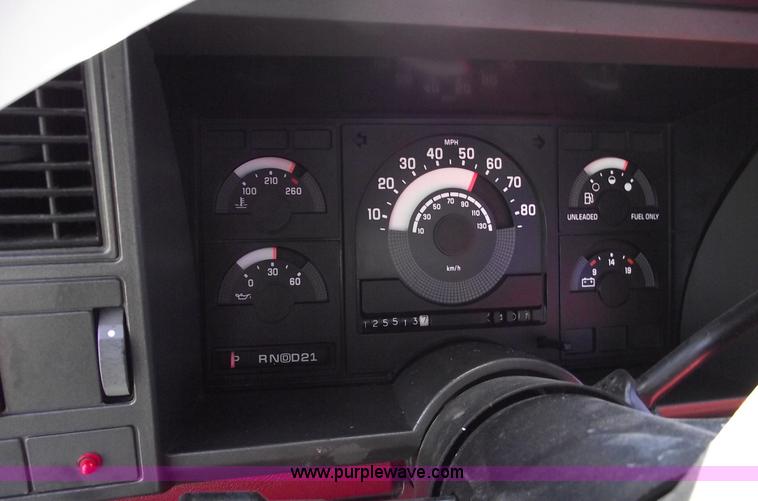 image for item A4086 1991 GMC Sierra 1500 SLE pickup truck