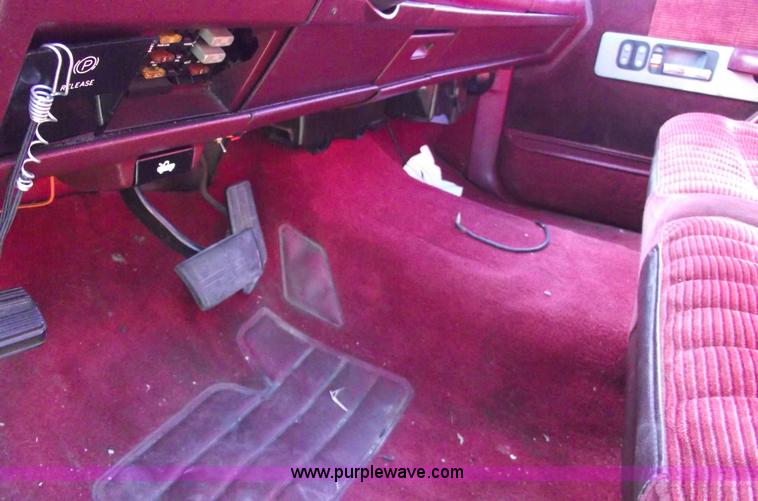 image for item A4086 1991 GMC Sierra 1500 SLE pickup truck