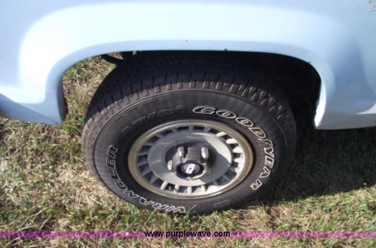 image for item A4087 1986 Ford Bronco II SUV