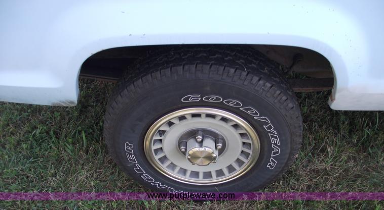 image for item A4087 1986 Ford Bronco II SUV