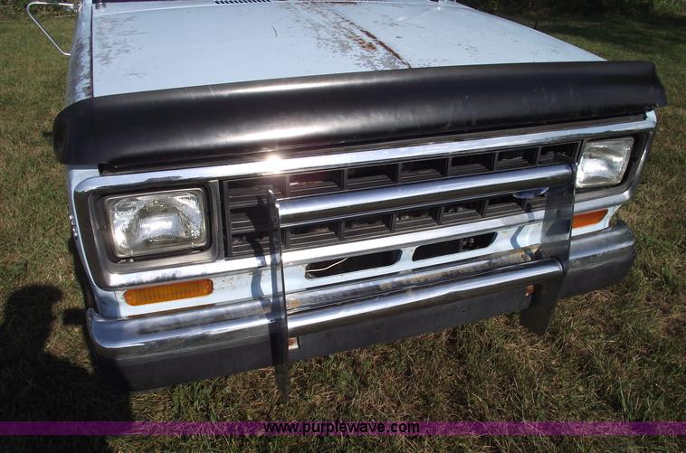 image for item A4087 1986 Ford Bronco II SUV