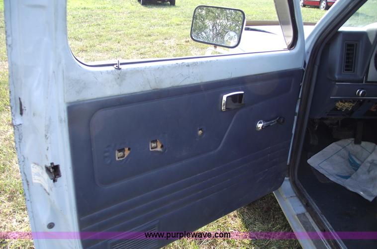 image for item A4087 1986 Ford Bronco II SUV