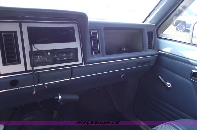 image for item A4087 1986 Ford Bronco II SUV