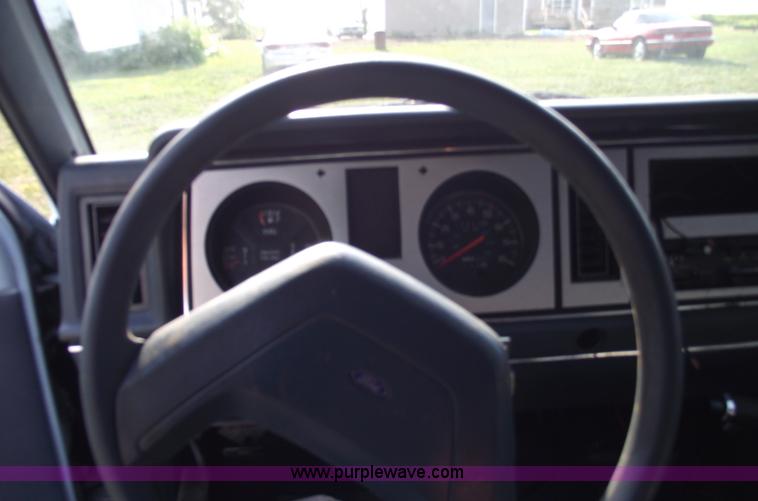 image for item A4087 1986 Ford Bronco II SUV