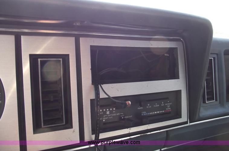 image for item A4087 1986 Ford Bronco II SUV