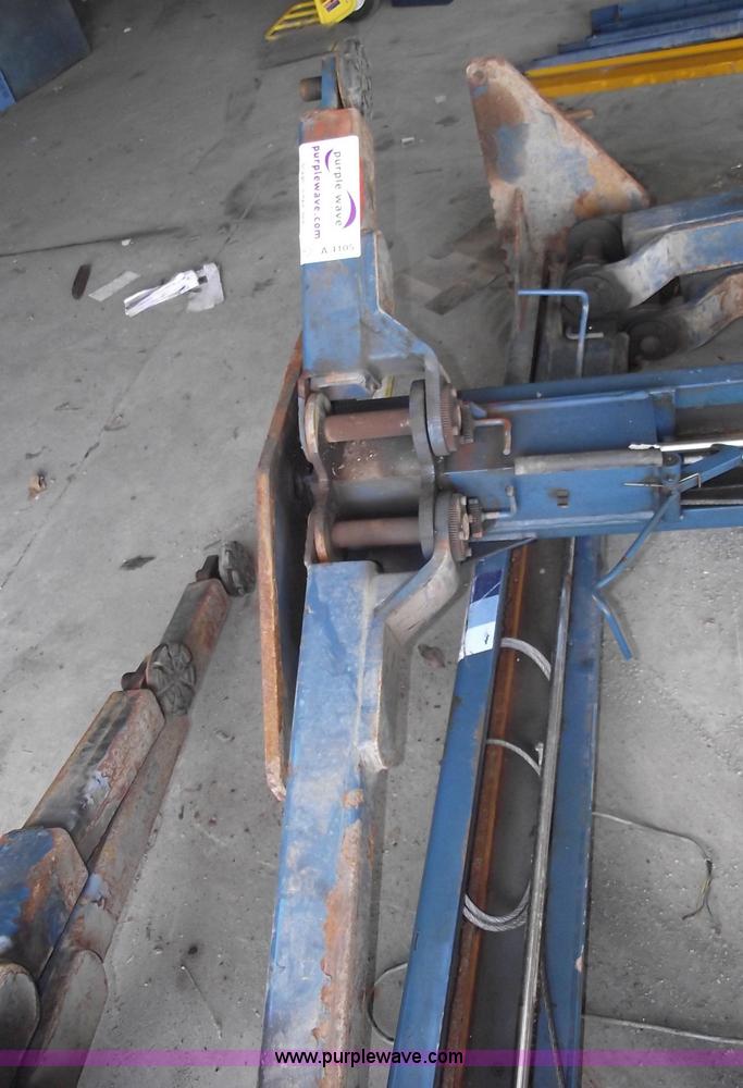 image for item A4105 Nussbaum 7,000 lb two-post auto lift