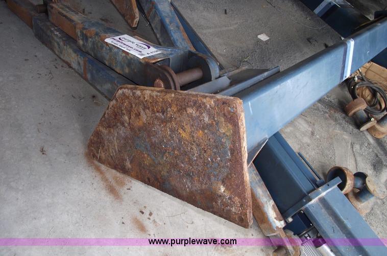 image for item A4105 Nussbaum 7,000 lb two-post auto lift