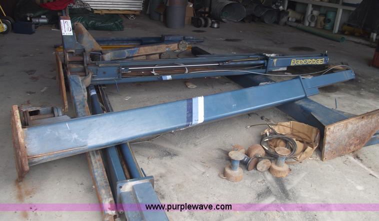image for item A4106 Nussbaum 7,000 lb two-post auto lift