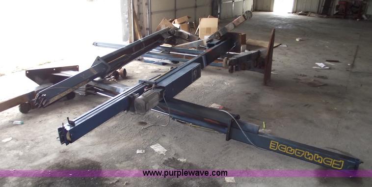 image for item A4106 Nussbaum 7,000 lb two-post auto lift