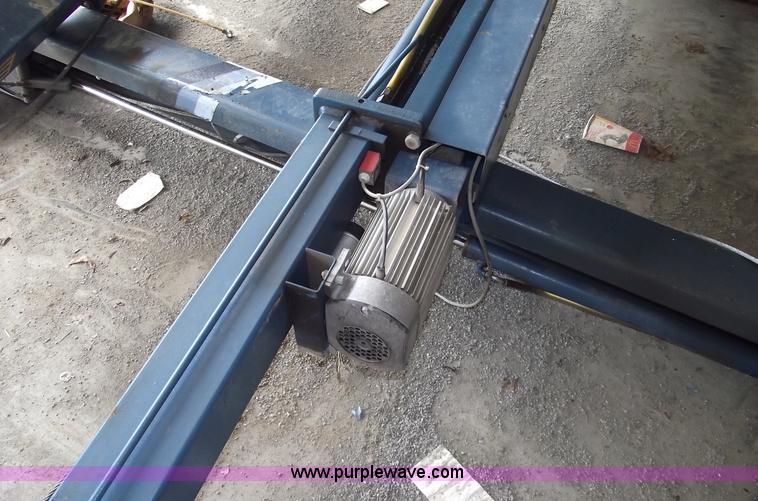 image for item A4106 Nussbaum 7,000 lb two-post auto lift