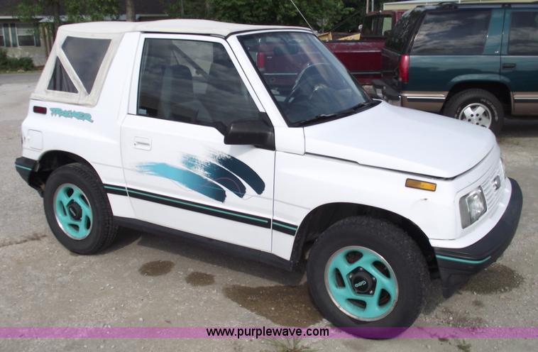 image for item A4110 1994 Geo Tracker convertible SUV