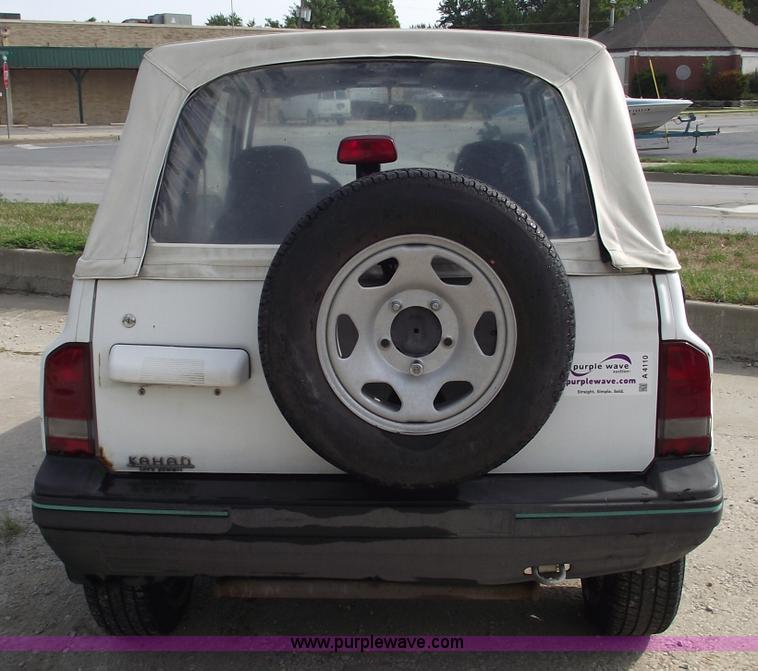 image for item A4110 1994 Geo Tracker convertible SUV