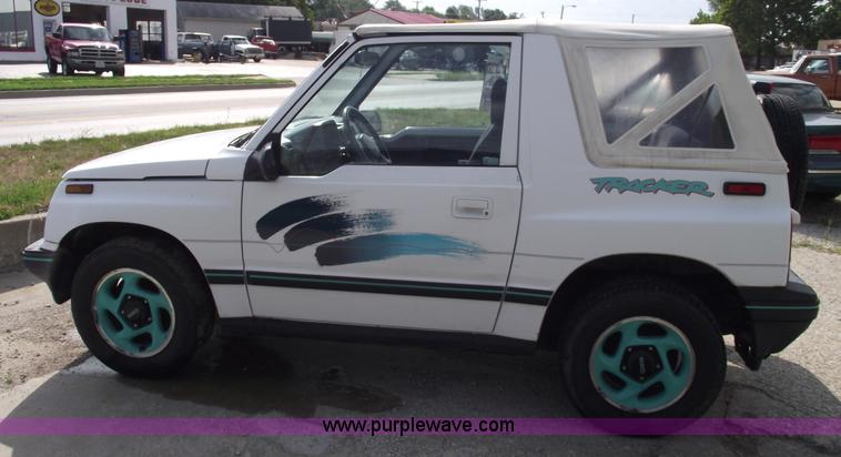 image for item A4110 1994 Geo Tracker convertible SUV