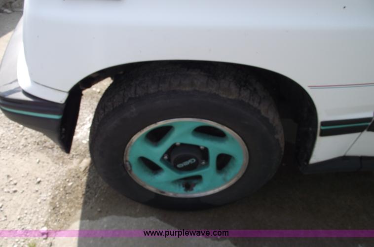 image for item A4110 1994 Geo Tracker convertible SUV
