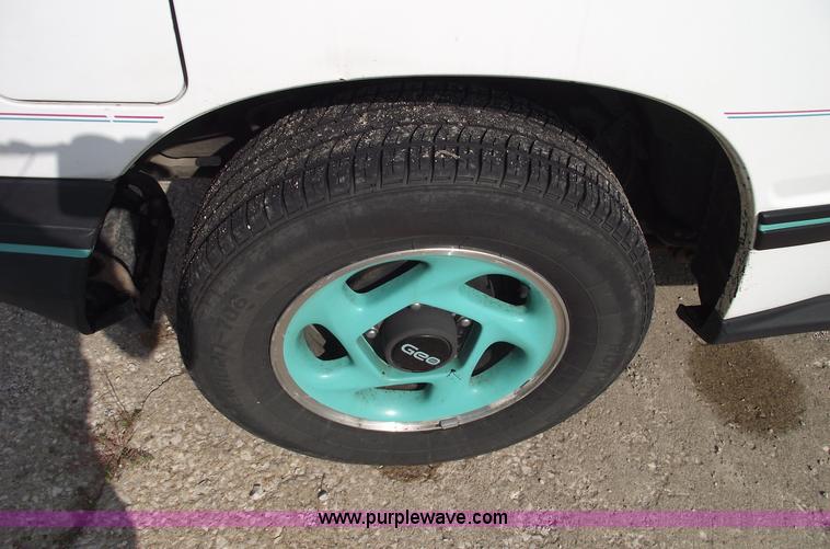 image for item A4110 1994 Geo Tracker convertible SUV