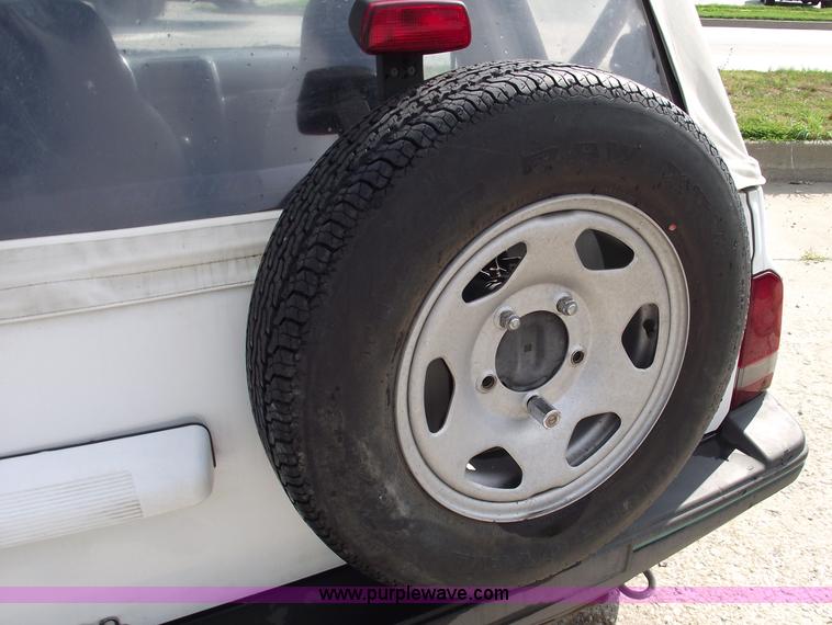 image for item A4110 1994 Geo Tracker convertible SUV