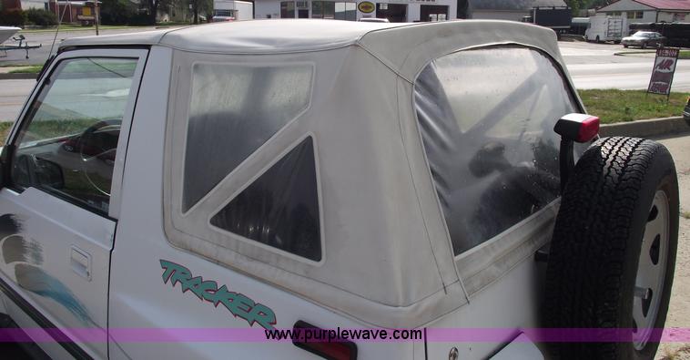 image for item A4110 1994 Geo Tracker convertible SUV