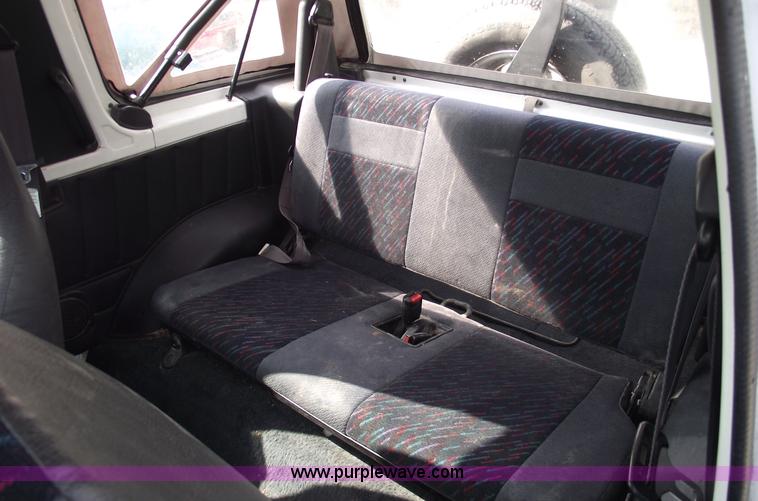 image for item A4110 1994 Geo Tracker convertible SUV